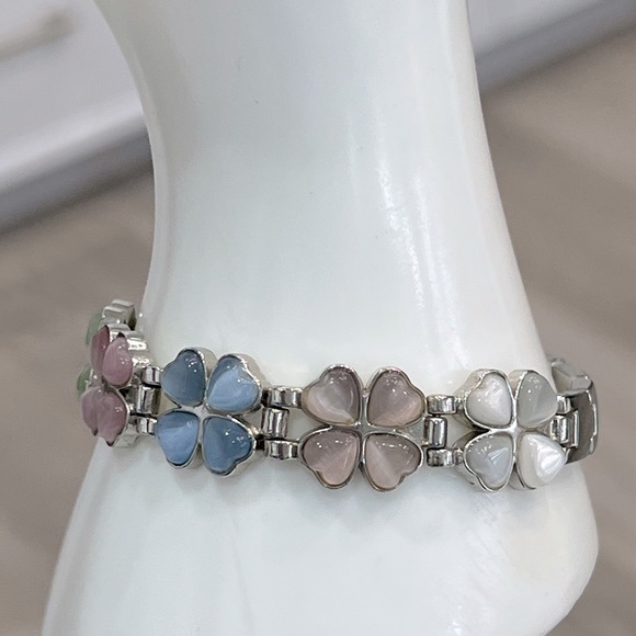Multicolor Cat’s Eye Floral Magnetic Silver Bracelet - Picture 6 of 10